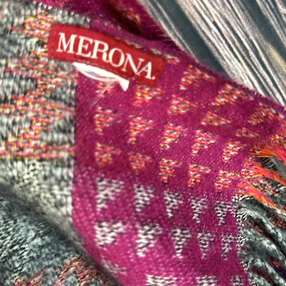 Beautiful Scarf - Picture 3 of 4